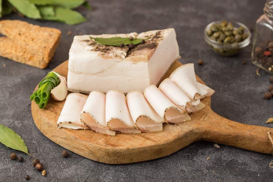 Шпик соленый